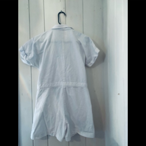 A one piece romper - Picture 2 of 4